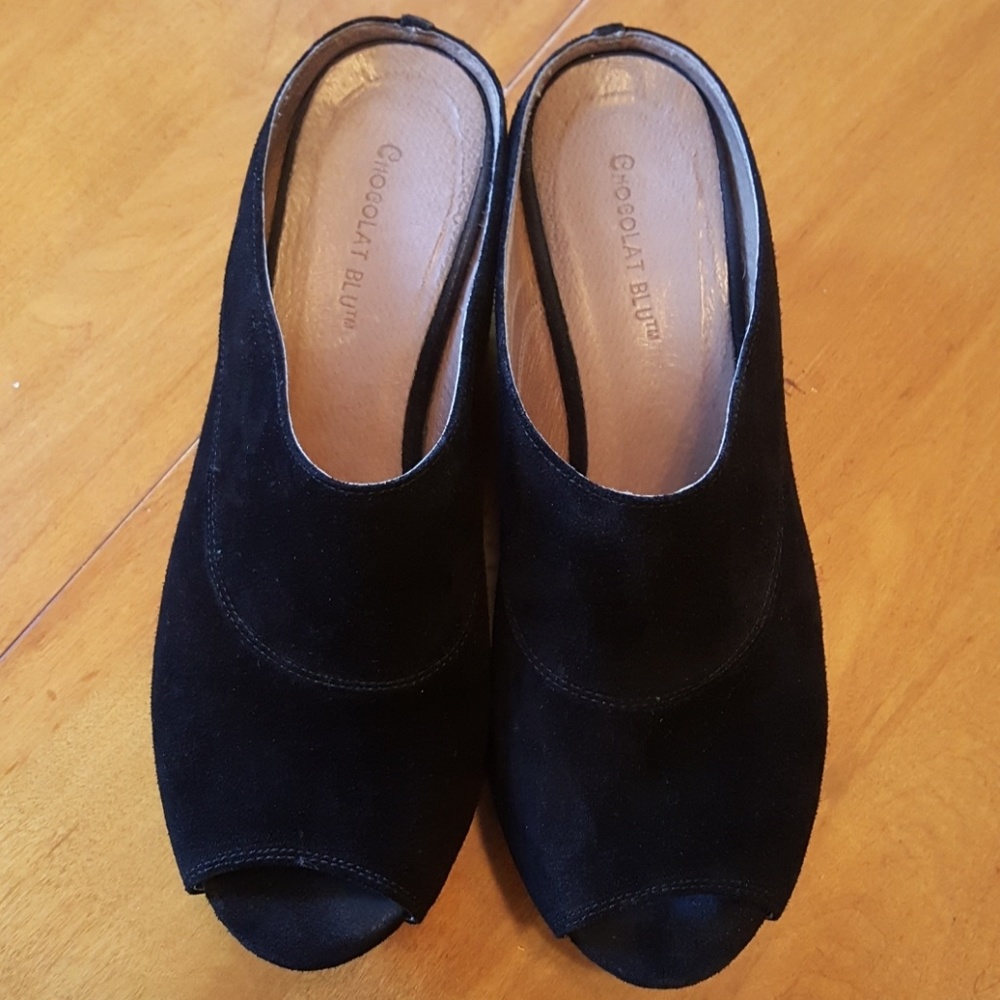 Chocolat Blu Black Suede Wedge